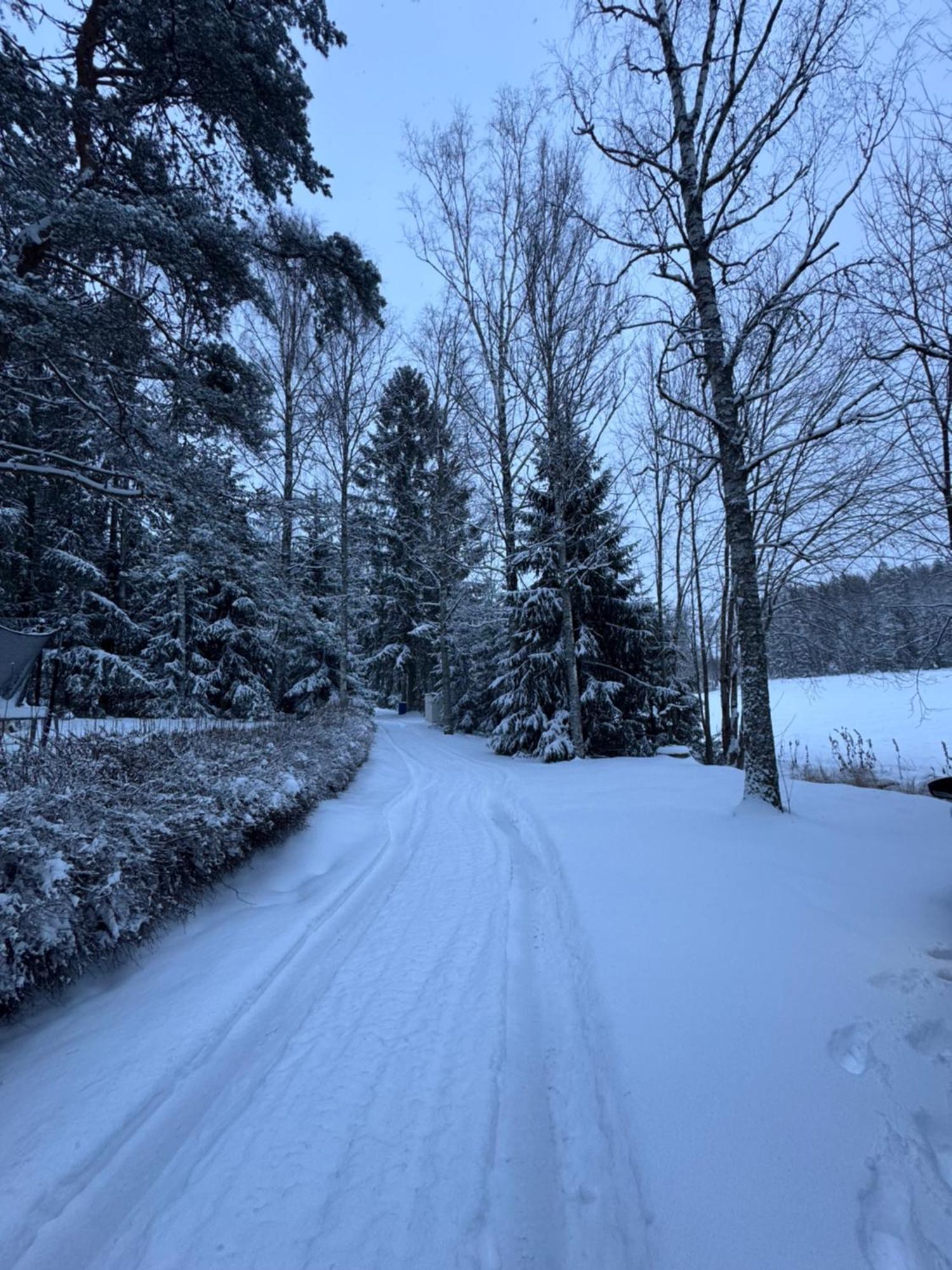 Mysig Stuga I Naevesta Örebro Exterior foto